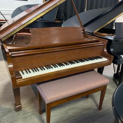 /pianos/pre-owned-pianos/used-grand-pianos/Steinway-American-handmade-Model-M-5’7-grand-piano-in-American-walnut-